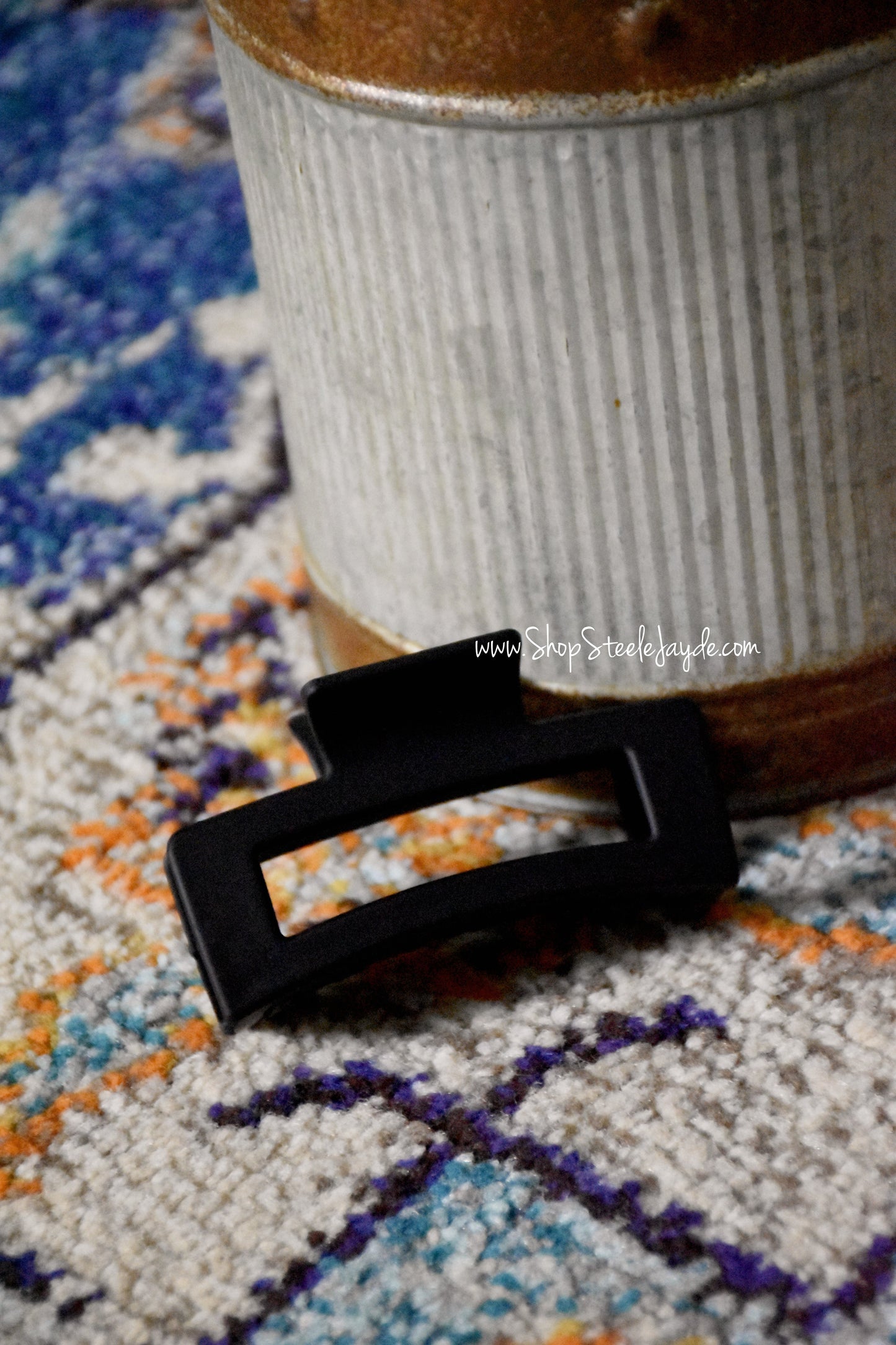 Retro Vibes Claw Clip {Black}