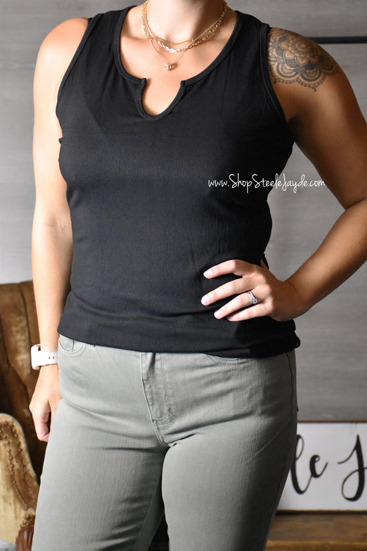 Notched Ribbed Layering Top {Black}