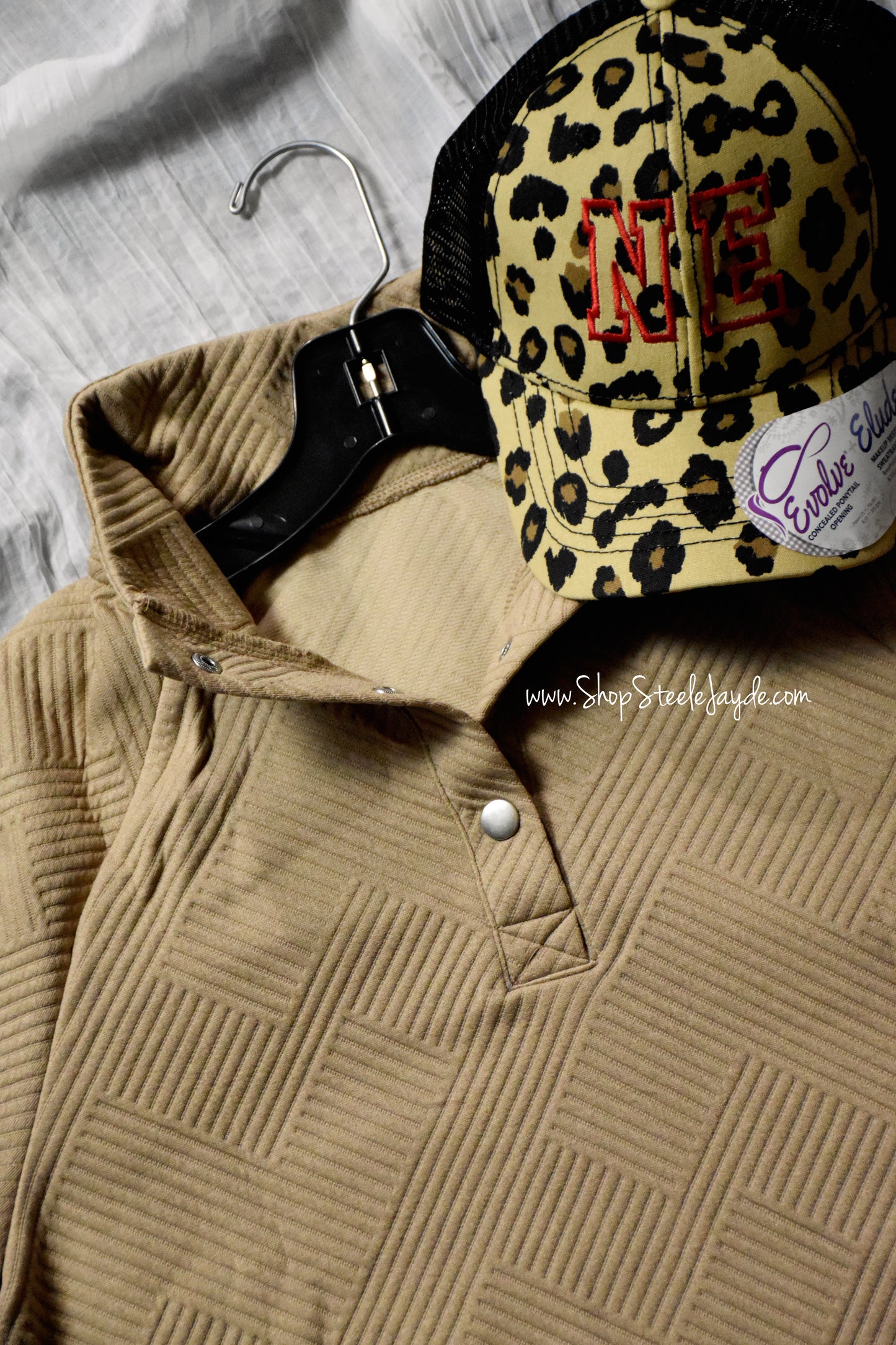 Savannah Textured Snap Pullover {Kahki}