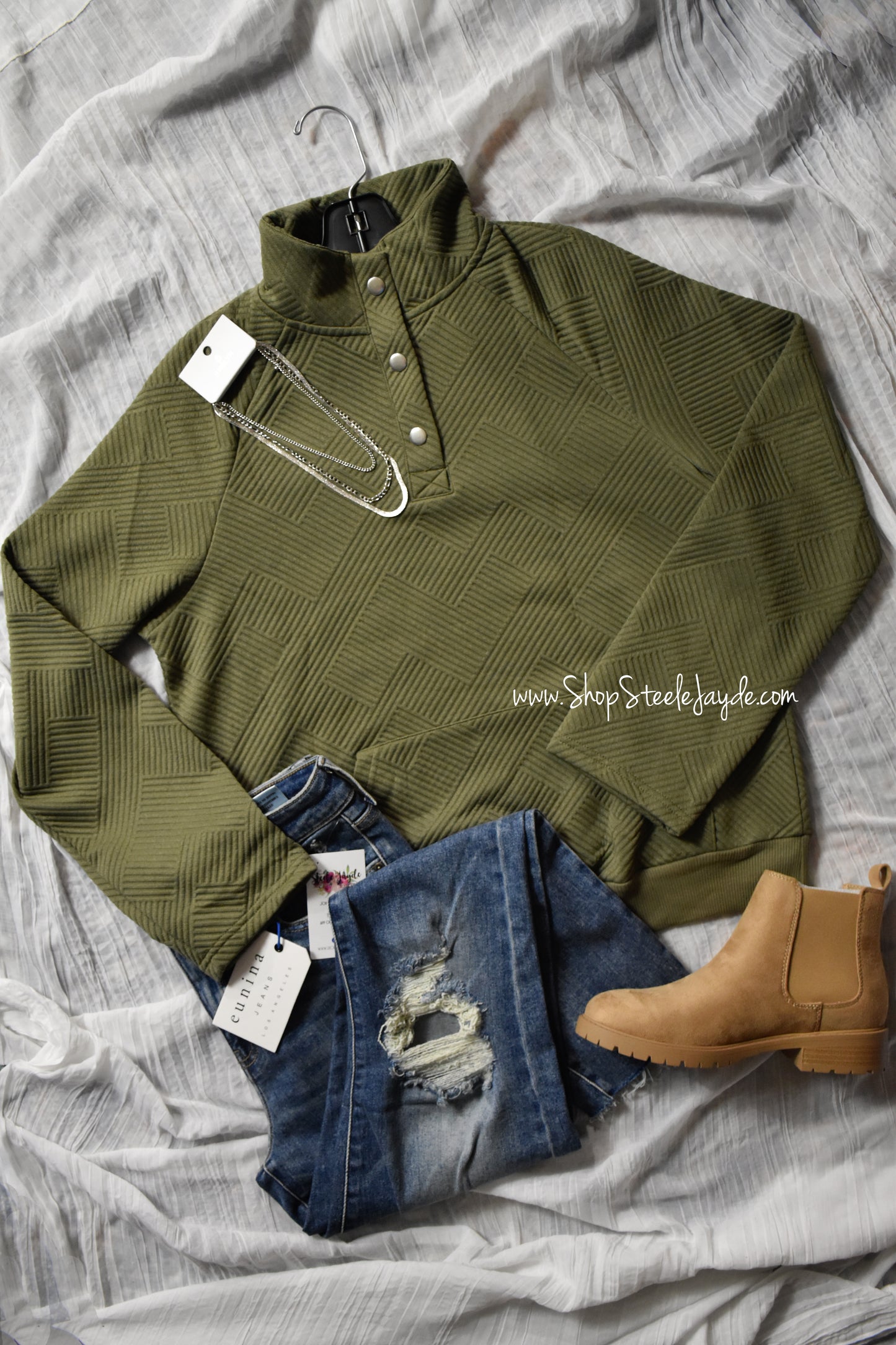 Savannah Textured Snap Pullover {Green}