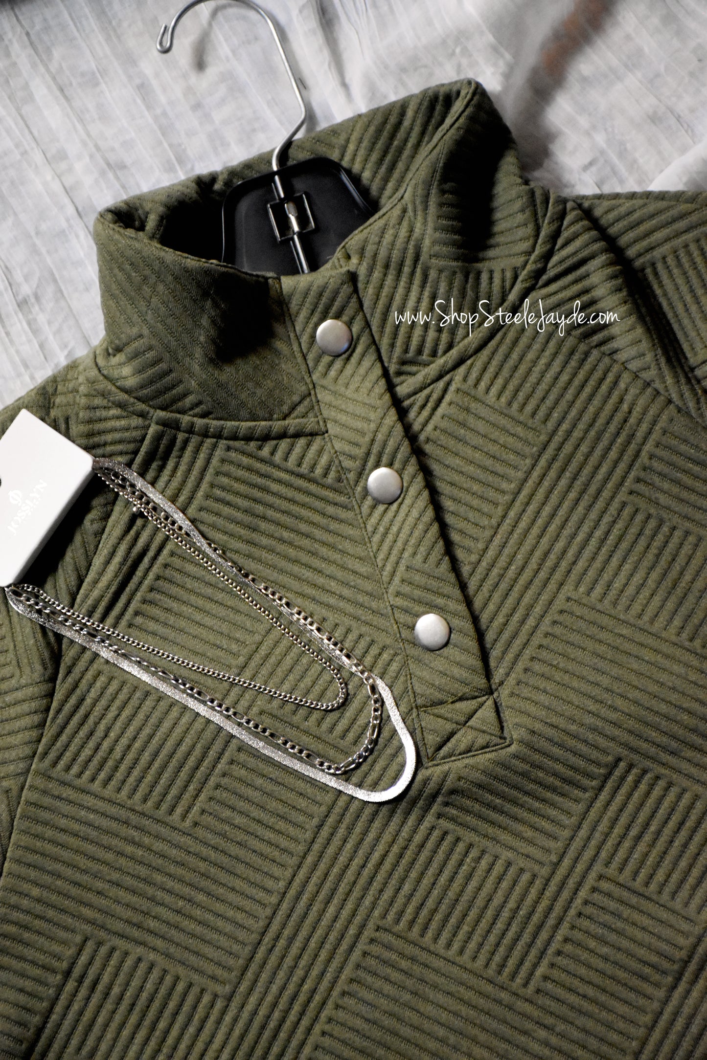 Savannah Textured Snap Pullover {Green}