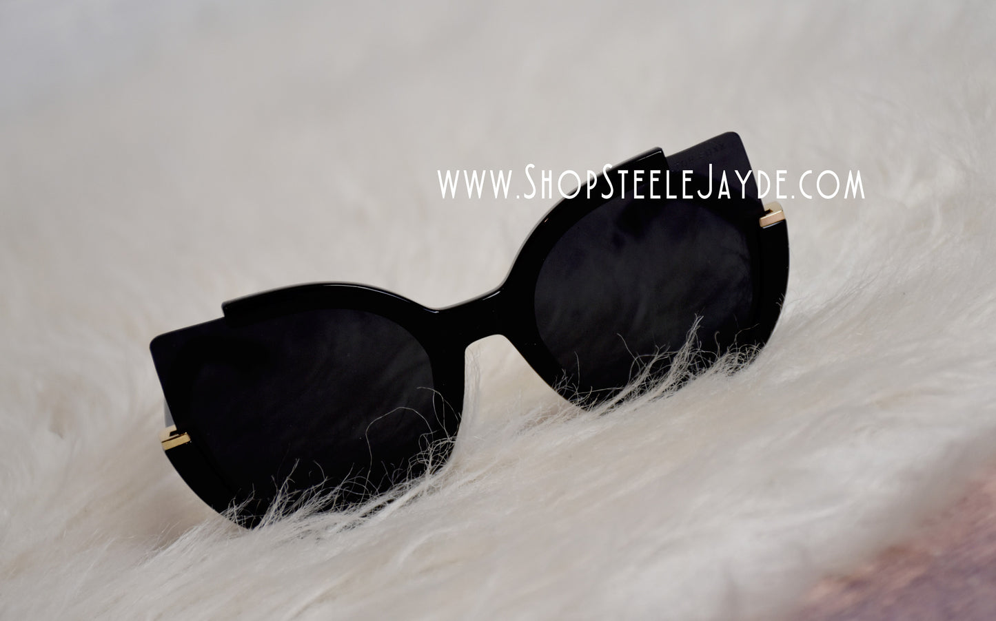 Khloe Sunglasses {Black}